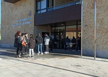 Colas en el Multiusos para recoger las invitaciones del I Festival Simracing de simuladores