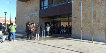 Colas en el Multiusos para recoger las invitaciones del I Festival Simracing de simuladores