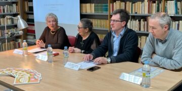 Berta Pallares y Ana Mª Paz Battaner ensalzan las historias que encierran los libros en el XX Aniversario de la Biblioteca Municipal