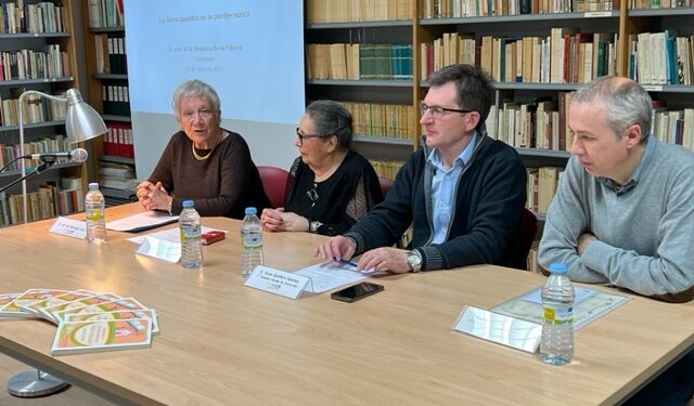 Berta Pallares y Ana Mª Paz Battaner ensalzan las historias que encierran los libros en el XX Aniversario de la Biblioteca Municipal