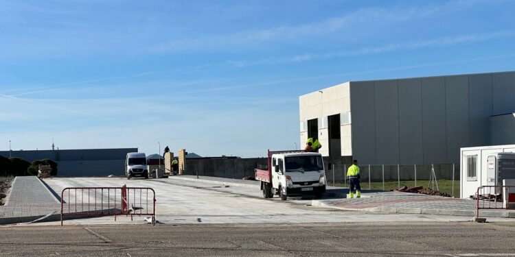 La ampliación de la calle Tercera del polígono Montalvo III concluirá en las próximas semanas