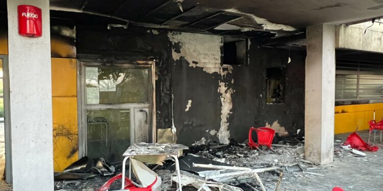 El arreglo de la cocina de las piscinas tras el incendio y la reordenación de la zona de cafetería supondrán una inversión de 70.000 euros
