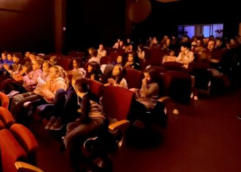 La sesión de teatro familiar inicia las fiestas de Las Candelas en Villamayor