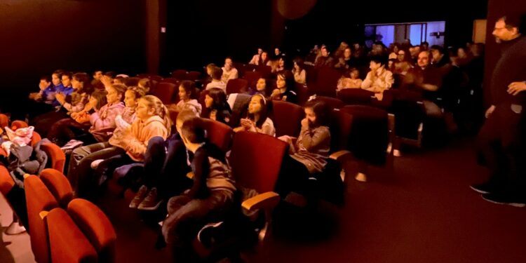 La sesión de teatro familiar inicia las fiestas de Las Candelas en Villamayor