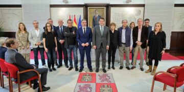 La Junta firma el Decreto Ley de 35 horas semanales para el personal de la Junta de Catilla y León