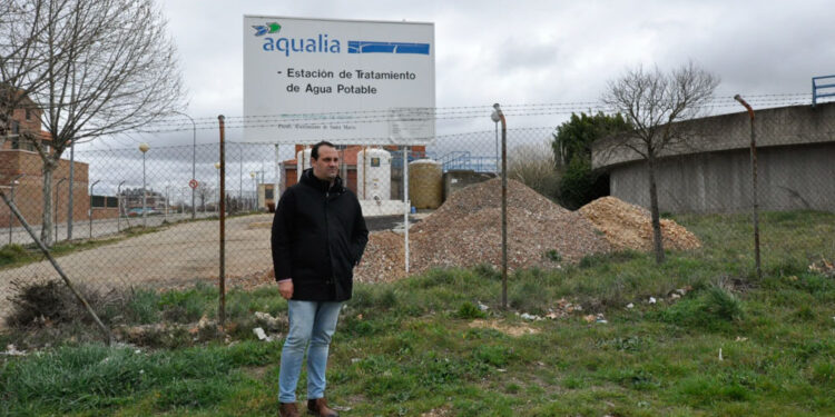 El Ayuntamiento instala ocho nuevas bombas para mejorar la impulsión de agua potable y la depuración