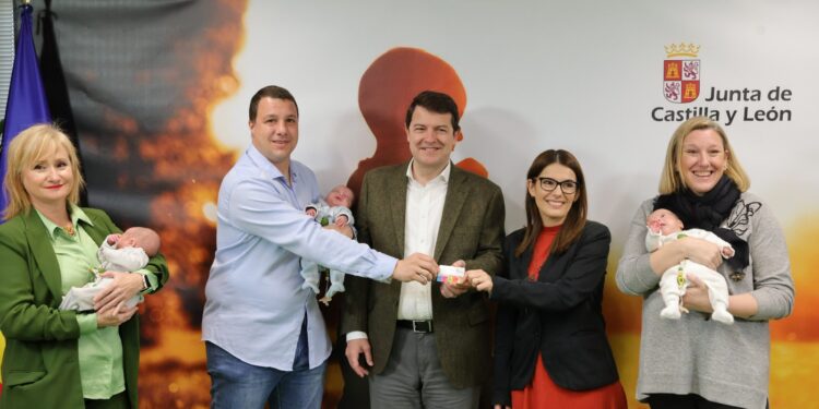 La Junta concede 618 solicitudes del ‘Bono Nacimiento’ por un importe de 982.000 euros