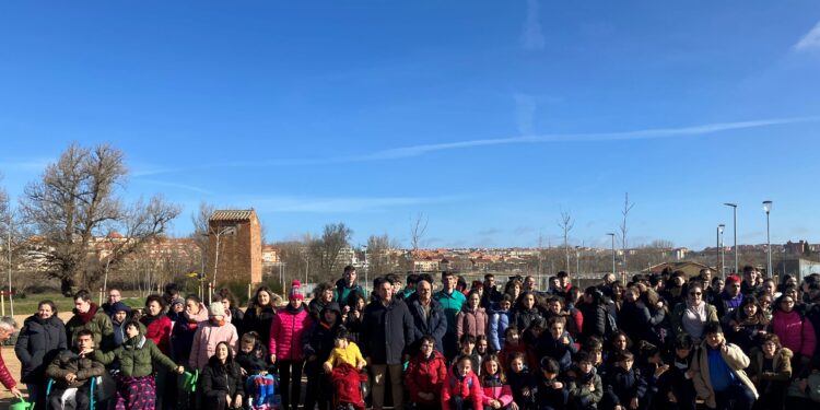 Siete centros educativos sostenibles y 162 alumnos participan en la plantación y en la actividad de educación ambiental