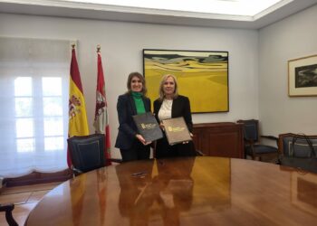 La Junta y PYFANO renuevan el convenio para impartir el programa ‘La educación del alumnado oncológico’ de formación a los docentes