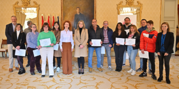 El Centro de Formación y Orientación entrega los diplomas a 27 alumnos de los cursos ‘Word y Excel Básicos’ y ‘Manejo de carretillas elevadoras y estiva’