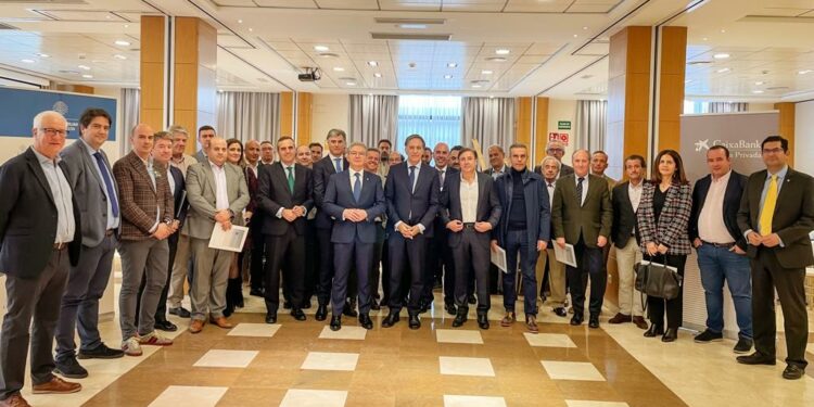 La Empresa Familiar de Castilla y León analiza la situación económica con sus socios de Salamanca