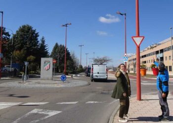 La sustitución de 44 luminarias supondrá un ahorro de anual de 8.600 euros