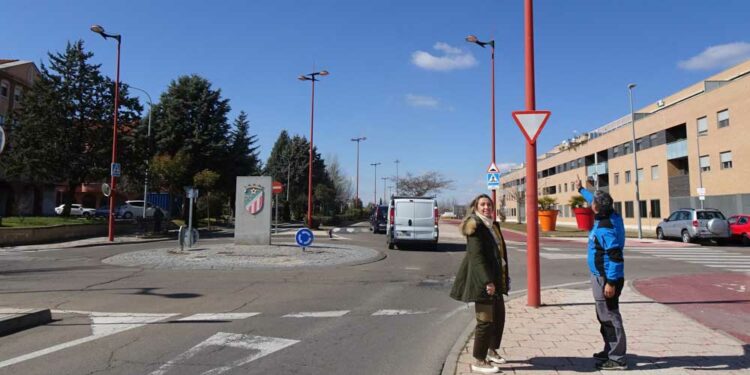 La sustitución de 44 luminarias supondrá un ahorro de anual de 8.600 euros