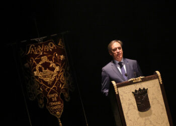 García Carbayo pregona con los recuerdos familiares de la infancia y la emoción de la Virgen de la Soledad