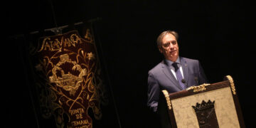 García Carbayo pregona con los recuerdos familiares de la infancia y la emoción de la Virgen de la Soledad