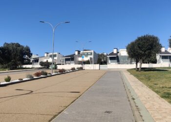 Las gestiones municipales logran completar la instalación de fibra óptica en Peñasolana y su llegada a Santa Bárbara y Oasis Golf