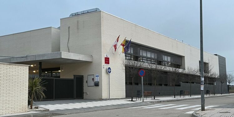 El Ayuntamiento instalará seis equipos de aire acondicionado en el colegio