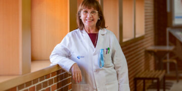 La profesora de la Escuela Universitaria de Enfermería de la USAL Lourdes Sánchez es nombrada mejor enfermera abulense del año