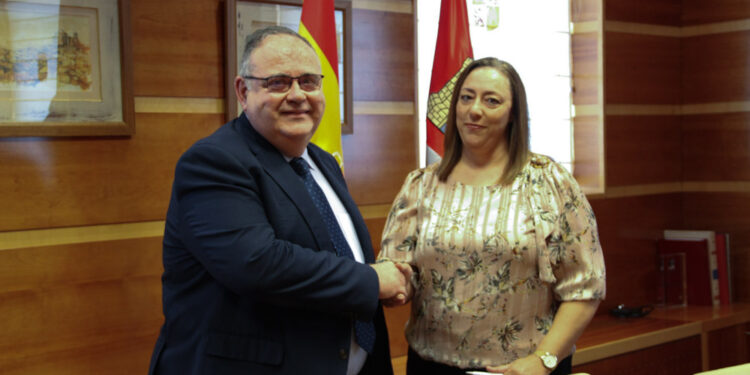 La Junta y el Sindicato de Enfermería acuerdan las líneas básicas de las mejoras laborales de 11.500 profesionales