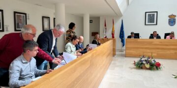 Santa Marta da luz verde a más de 500.000 euros en inversiones para mejorar la calidad del agua y el proyecto ‘Be SMart’ para modernizar e impulsar el comercio local