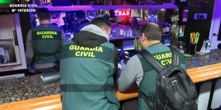 La Guardia Civil libera en Fuentes de Oñoro a nueve mujeres víctimas de explotación sexual y detiene a un varón por trata de personas