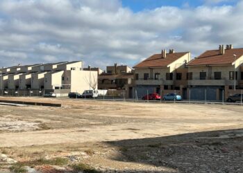 Nueva zona de aparcamiento público en el casco urbano de Villamayor