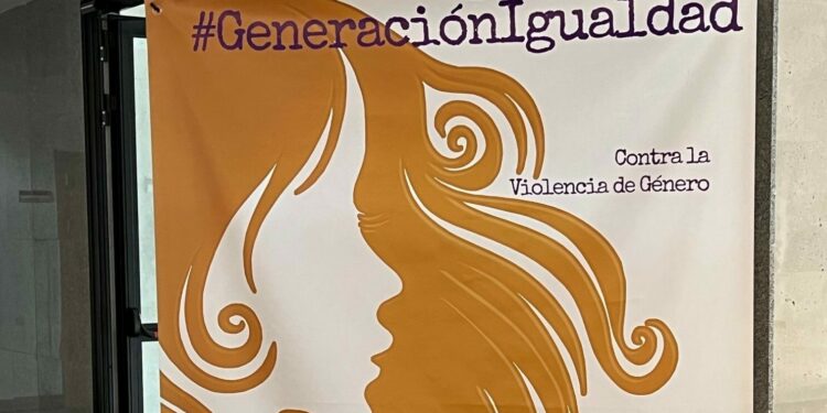 Manualidades y teatro por la igualdad para los niños de Villares con motivo del Día de la Mujer