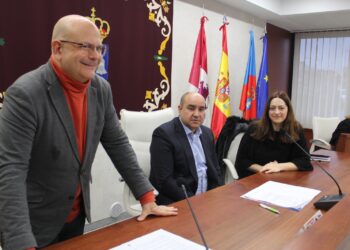 Apoyo unánime de los grupos municipales a la adjudicación de la piscina climatizada de Villares