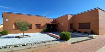 El Ayuntamiento devuelve a cien vecinos 16.137 euros por el cobro del alcantarillado en la factura del agua