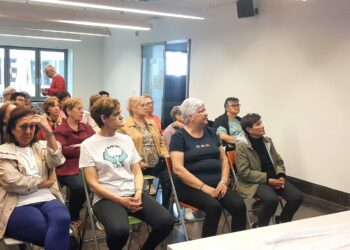 ‘Cuidados de la piel’ para que los mayores eviten riesgos y enfermedades durante el verano