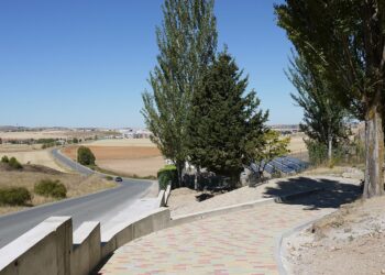 El tramo de acera de 2 kilómetros unirá el casco urbano con las urbanizaciones