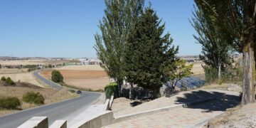 El tramo de acera de 2 kilómetros unirá el casco urbano con las urbanizaciones