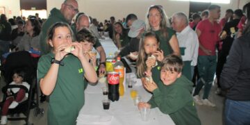 Más de 600 vecinos de Doñinos participan en la merienda popular y la exposición de Lego para iniciar las Fiestas de San Marcos