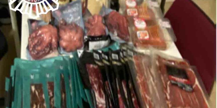 Detenida una mujer de 55 años por intento de robo en un supermercado