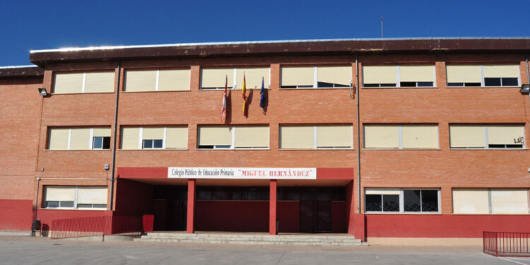 Las vacaciones de Semana Santa son aprovechadas para realizar las obras y las labores de mantenimiento en los colegios