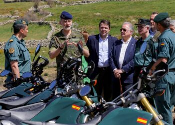 El Rey Felipe VI participa en una actividad del SEPRONA en la Sierra de Gredos