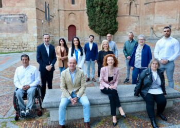 Ana Suárez presenta una candidatura «para asumir riesgos, innovar y con personas capacitadas para hacerlo»