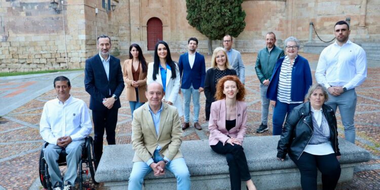 Ana Suárez presenta una candidatura «para asumir riesgos, innovar y con personas capacitadas para hacerlo»