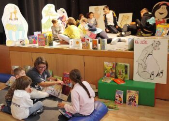 Carbajosa celebra el Día del Libro con una semana repleta de cuentos, teatro, talleres creativos, presentaciones de libros y la muestra sobre la historia del cómic en España