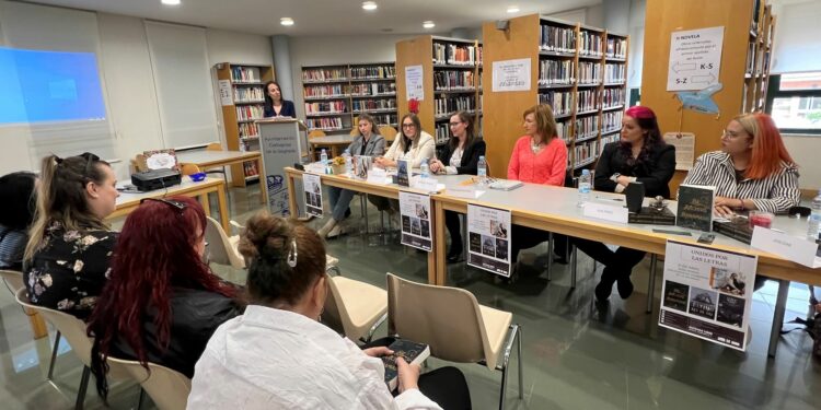 La Semana del Libro de Carbajosa continúa con el taller de marcapáginas para mayores y la presentación de libros para ‘enganchar’ lectores