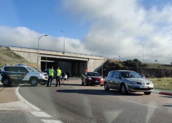Control de la Guardia Civil en la rotonda de Buenos Aires
