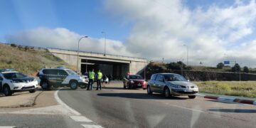Control de la Guardia Civil en la rotonda de Buenos Aires