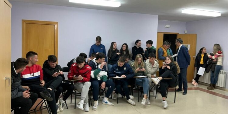 Comienzan los campeonatos de juegos de mesa en Doñinos para calentar motores para las Fiestas de San Marcos