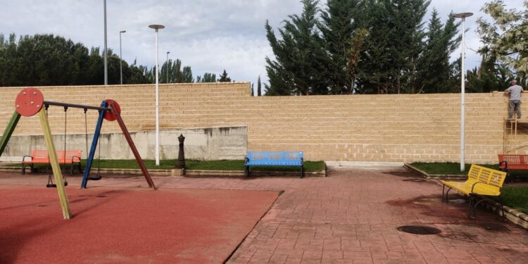 El Ayuntamiento aumenta la seguridad y mejora la imagen del Punto Limpio del municipio