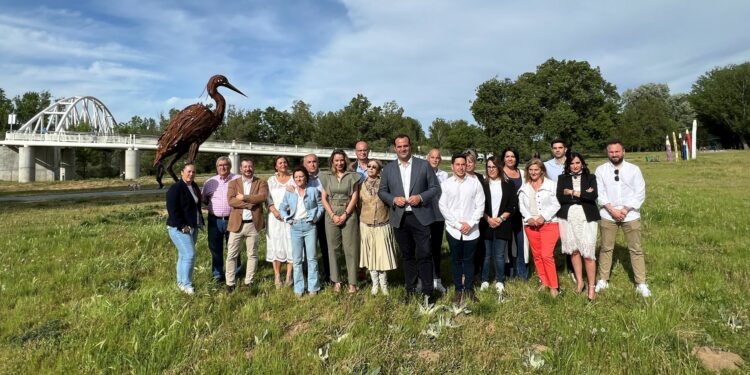 David Mingo encabeza una candidatura formada por 11 mujeres y 9 hombres «para que Santa Marta siga creciendo y siendo un referente en la provincia y en la Comunidad»