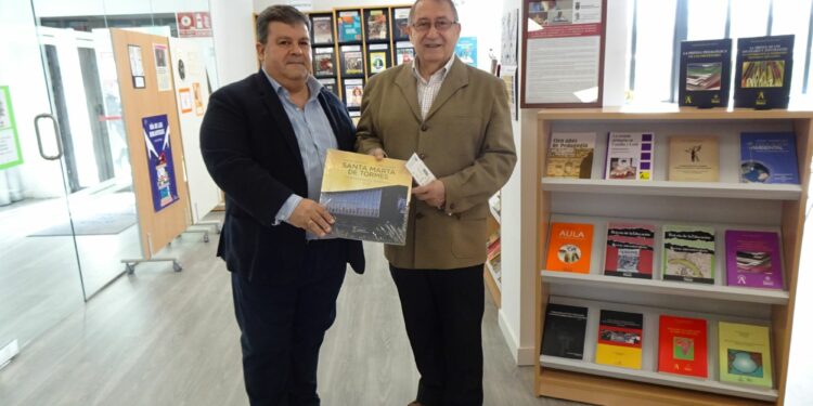 La donación de 52 ejemplares sobre Educación amplía los fondos de la Biblioteca Municipal ‘Elio Antonio de Nebrija’ de Santa Marta