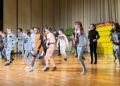 350 alumnos de Primaria protagonizan en Santa Marta su versión del musical de ‘El rey León’ con bailes y coreografías bien coordinados