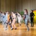350 alumnos de Primaria protagonizan en Santa Marta su versión del musical de ‘El rey León’ con bailes y coreografías bien coordinados