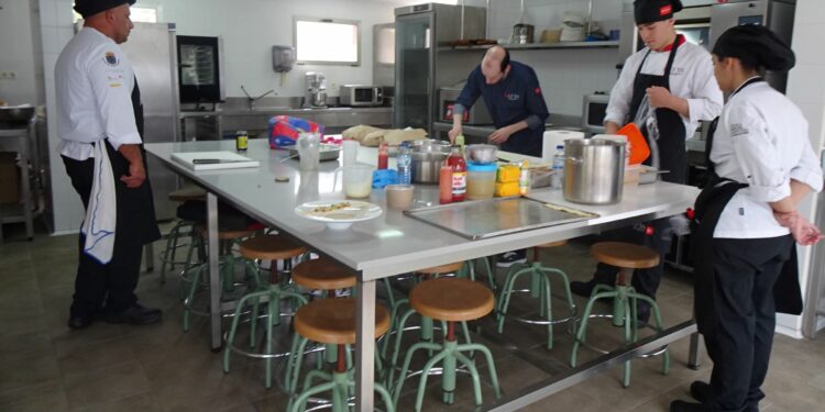 Vuelve el intercambio gastronómico y formativo de la Escuela de Hostelería de Santa Marta con Aveiro