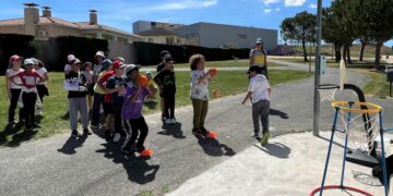 Más de 200 escolares de Villamayor salen a la calle para celebrar el Día de la Educación Física